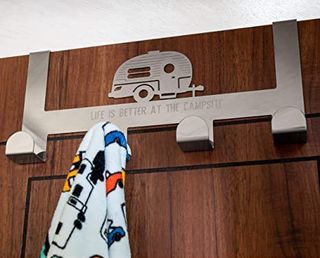 Camco Metal Caravan Over The Door Towel Hanger